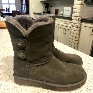Great pair of grey Uggs